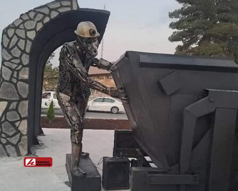 «مرد معدنچی» ایستاده در قلب کرمان