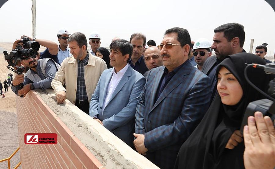 بازدید وزیر صمت و هیئت همراه از بزرگترین نیروگاه خورشیدی کشور