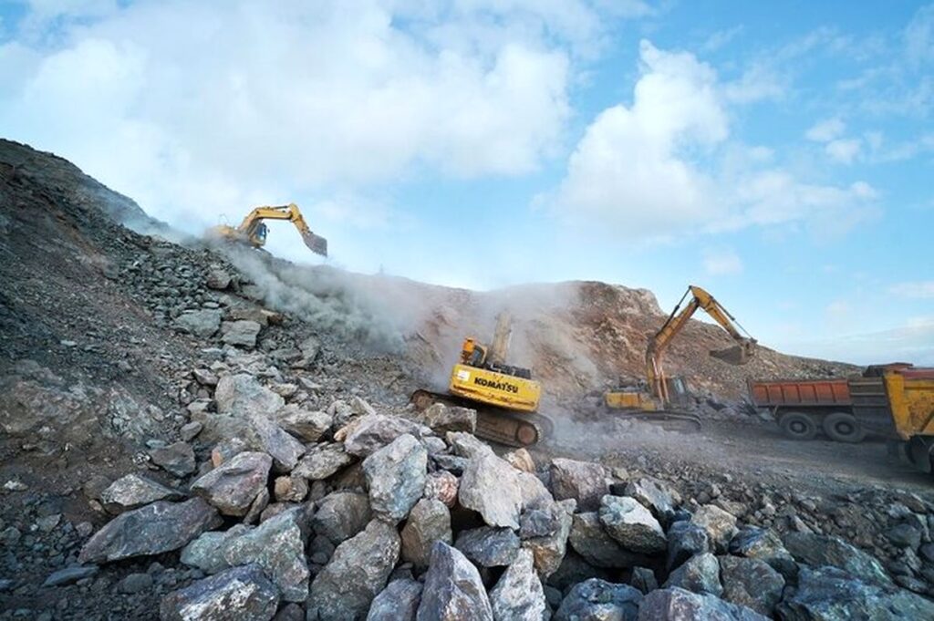 صدور ۹۵۴ مجوز برای استخراج مواد معدنی در اصفهان